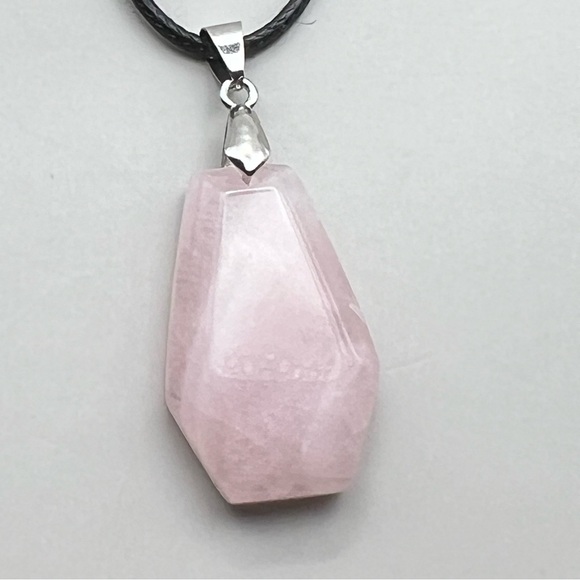 New Tigers Rose Quartz Crystal Stone Shaped Coffin Pendant Necklace with Cord - Picture 4 of 6